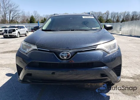 2017 Toyota Rav4 Le z USA, uszkodzony, nr VIN JTMBFREV5HJ109401